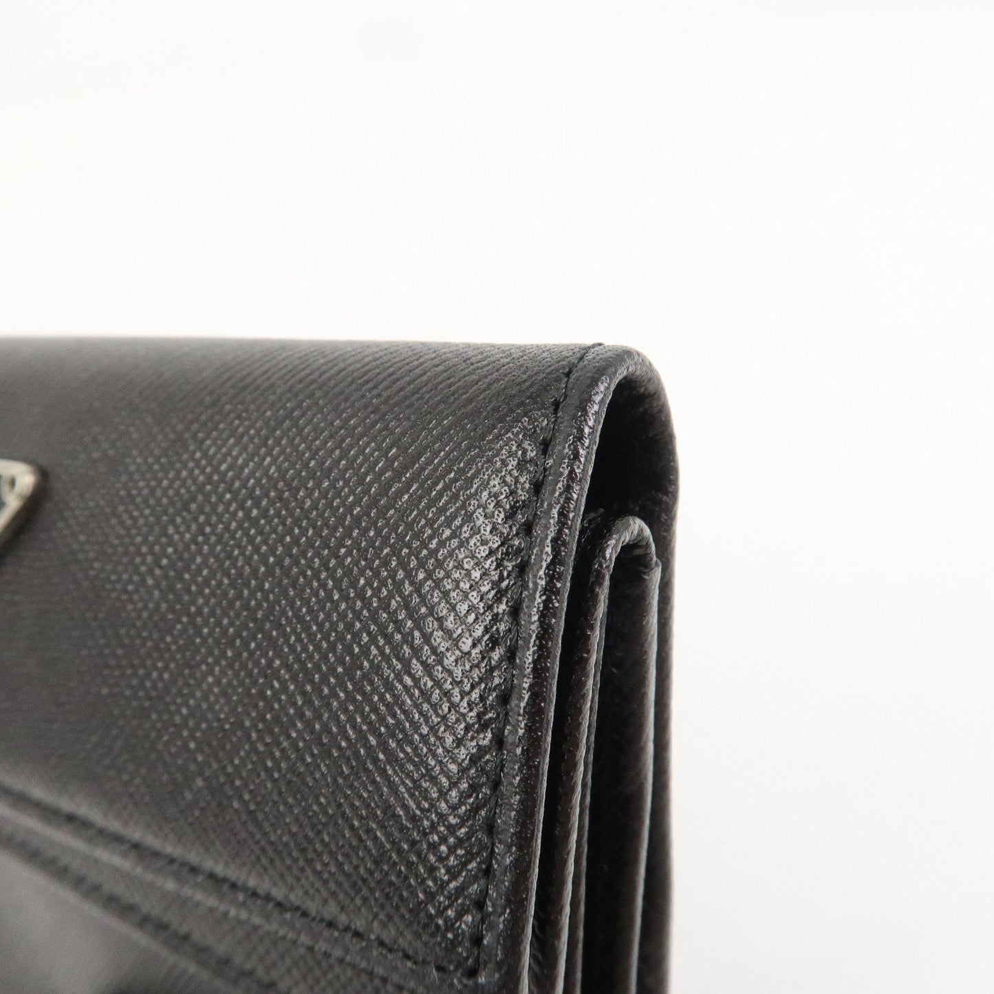 Prada Triangle Logo Saffiano Leather Compact Wallet Black M53X【Pre-order】