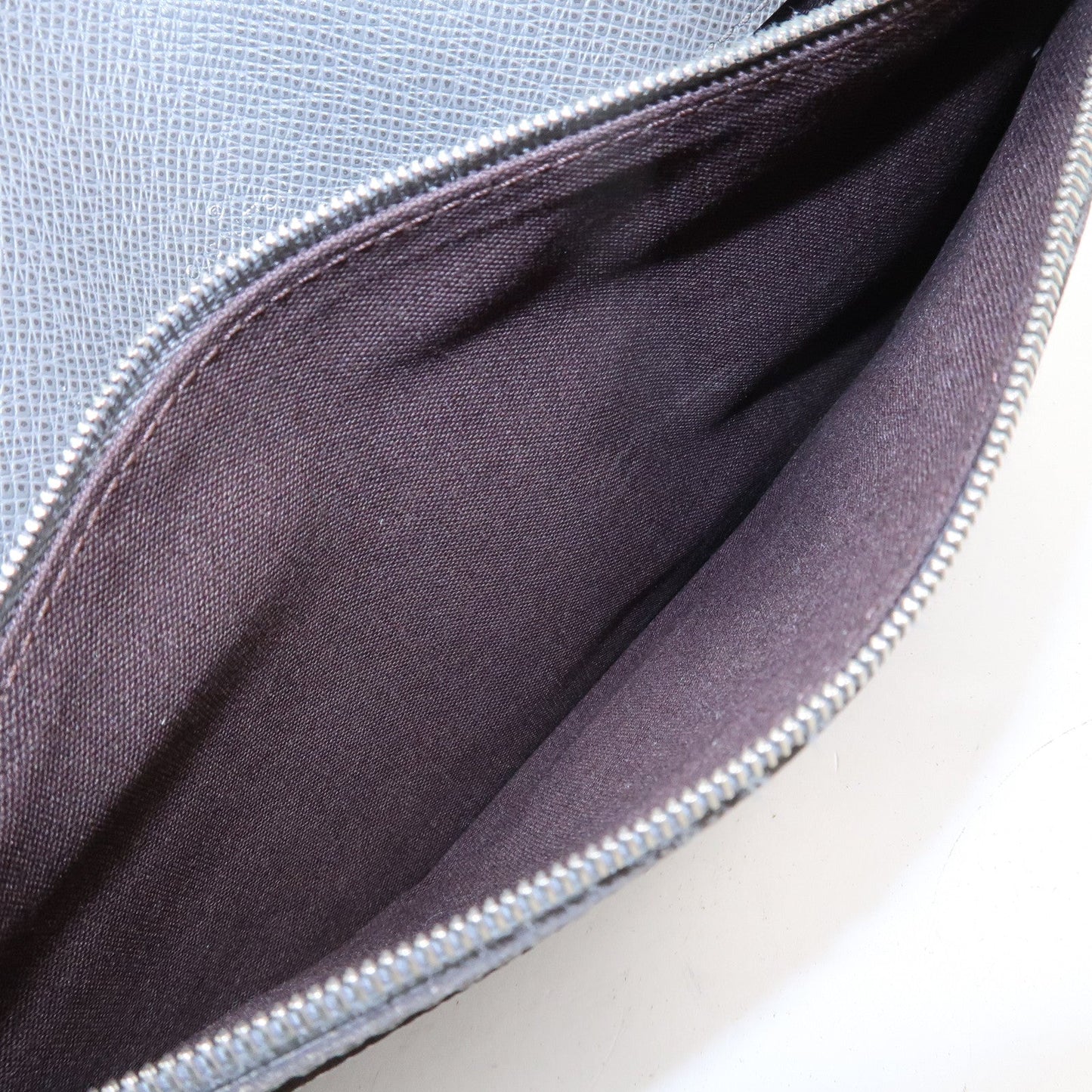 Louis Vuitton Taiga Leather Neo Belaia Clutch Bag Glacier M32683【Pre-order】