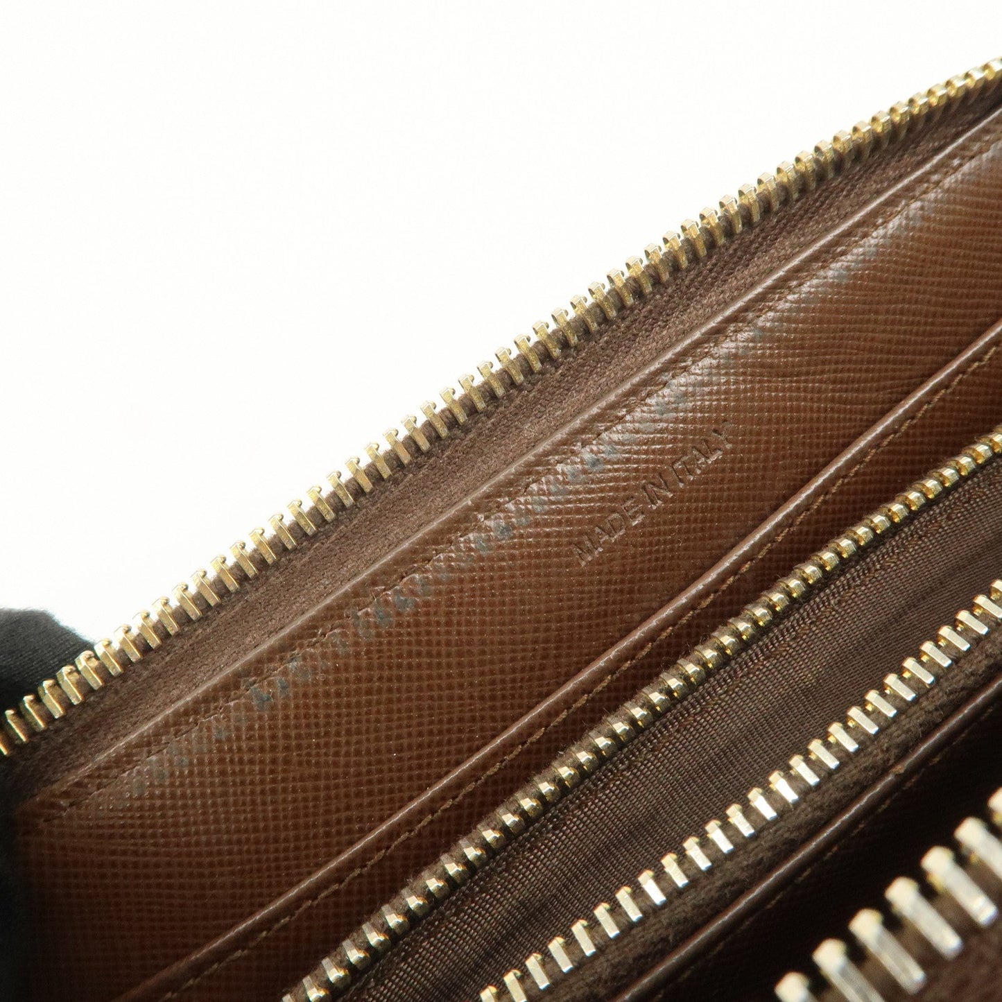 Prada Triangle Logo Saffiano Leather Round Zippy Wallet 1M0506【Pre-order】