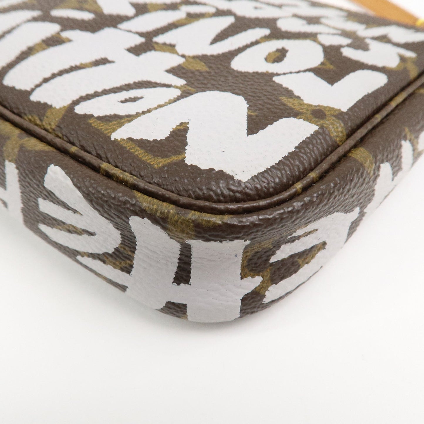 Louis Vuitton Monogram Graffiti Pochette Accessoires Pouch M92192【Pre-order】