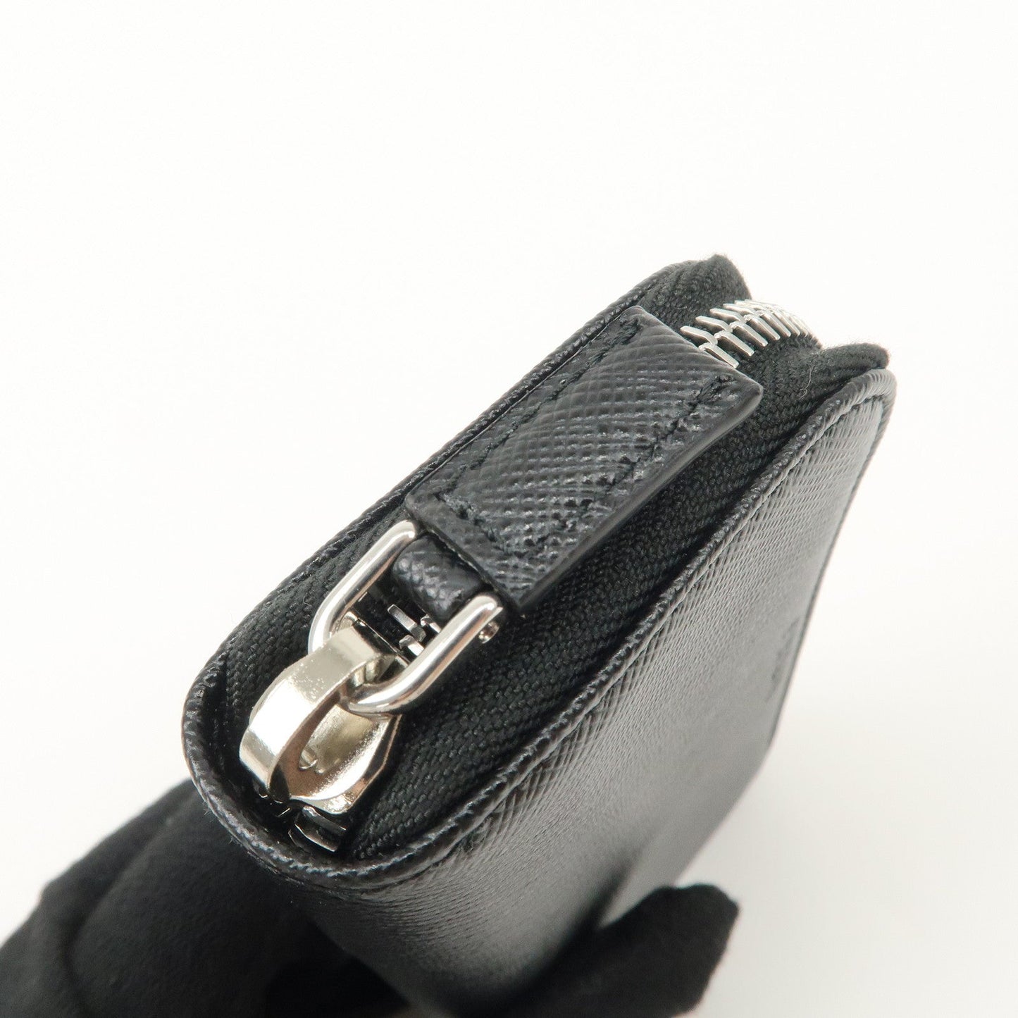Prada Saffiano Leather Round Zippy Key Case Black 2PG604 Used【Pre-order】