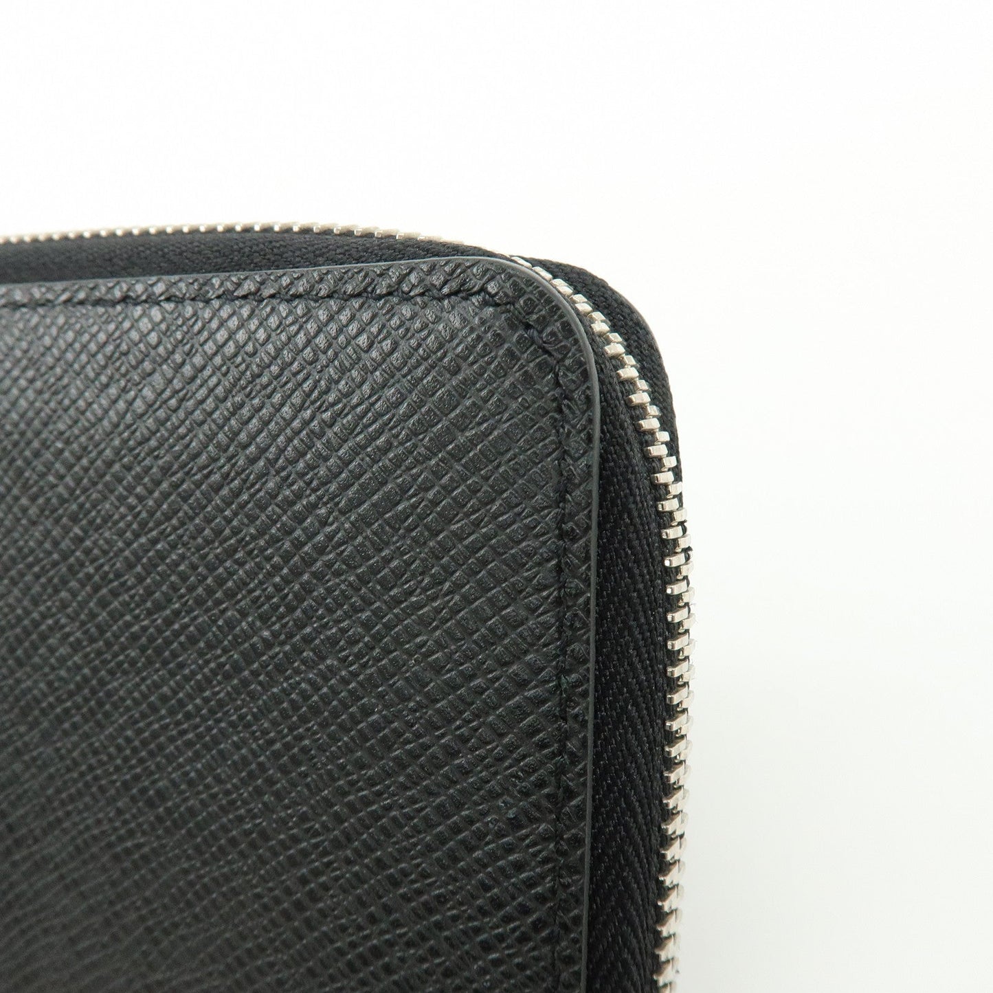 Louis Vuitton Taiga Vertical Round Zippy Wallet Ardoise M30503【Pre-order】