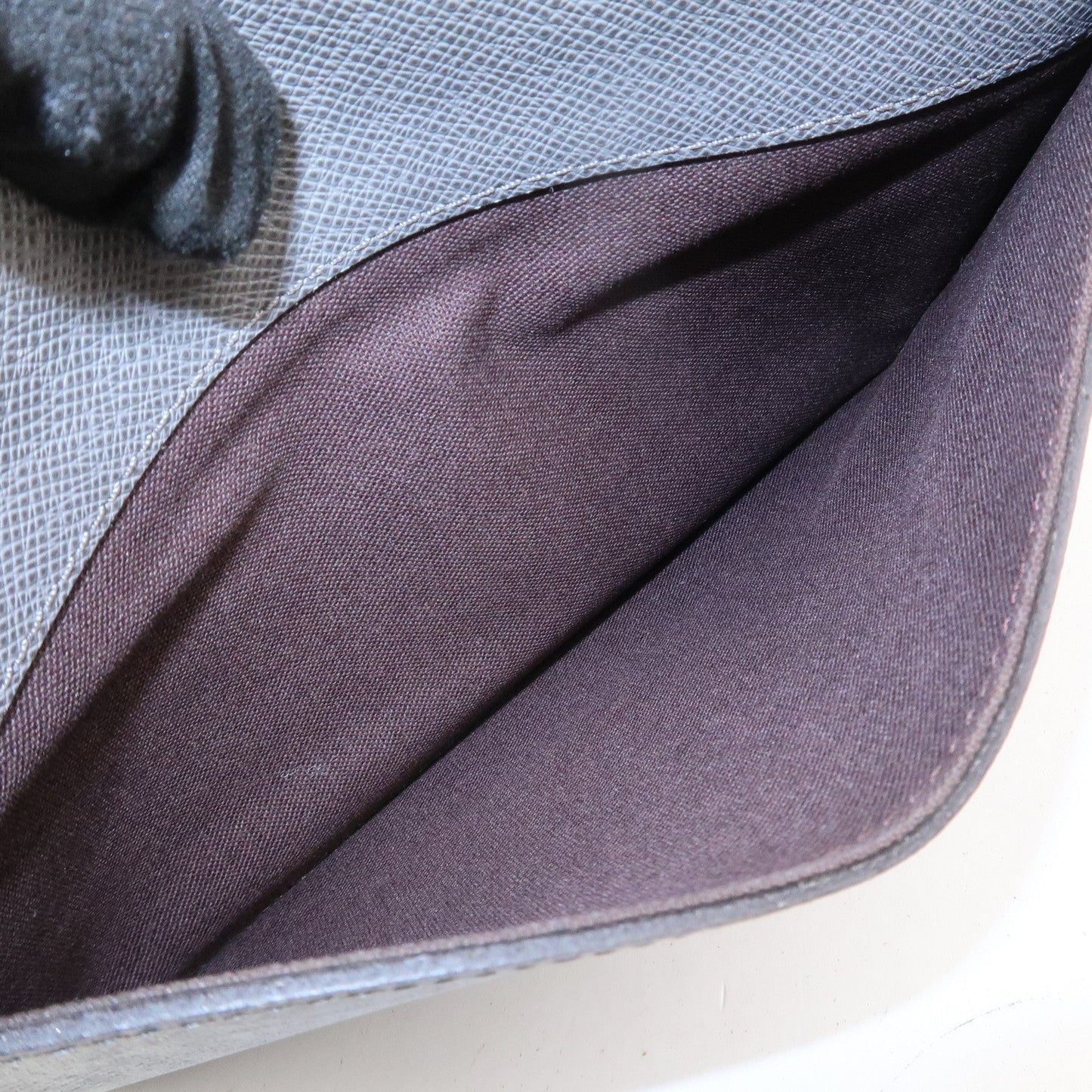 Louis Vuitton Taiga Leather Neo Belaia Clutch Bag Glacier M32683【Pre-order】