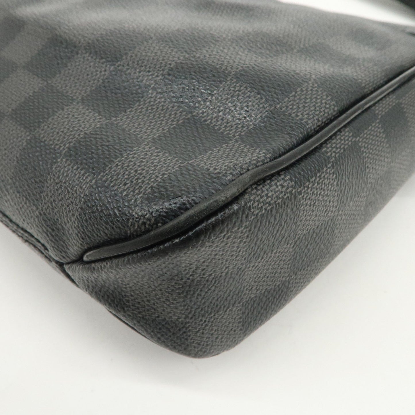 Louis Vuitton Damier Graphite District PM Shoulder Bag Noir N41260【Pre-order】