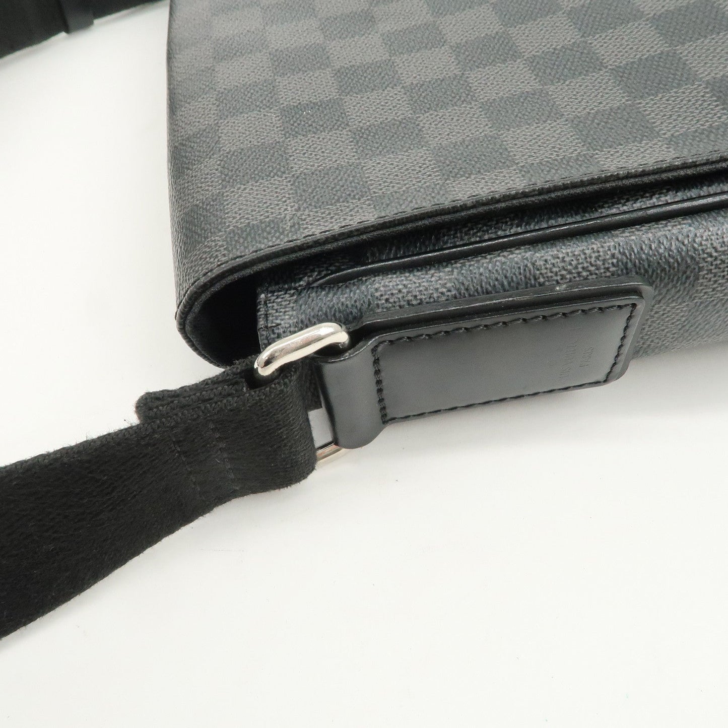 Louis Vuitton Damier Graphite District PM Shoulder Bag Noir N41260【Pre-order】