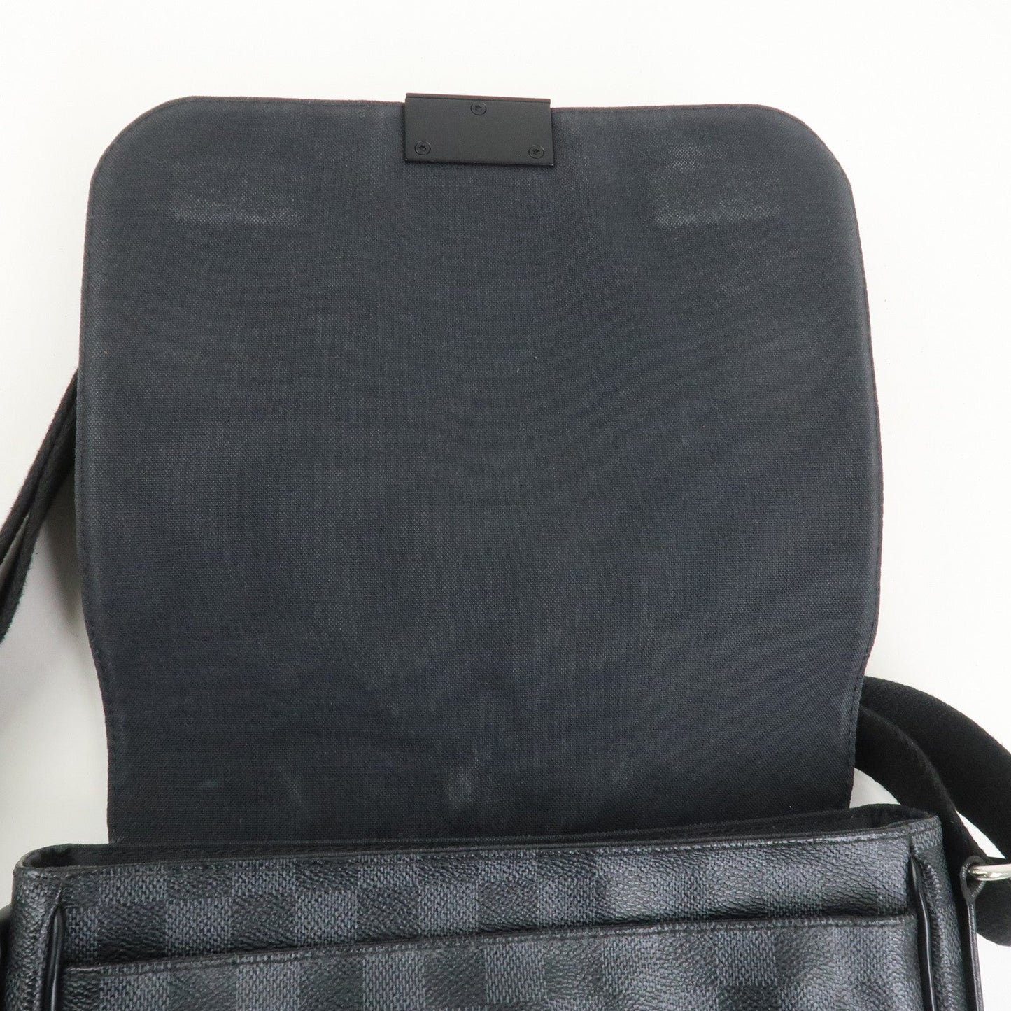 Louis Vuitton Damier Graphite District PM Shoulder Bag Noir N41260【Pre-order】