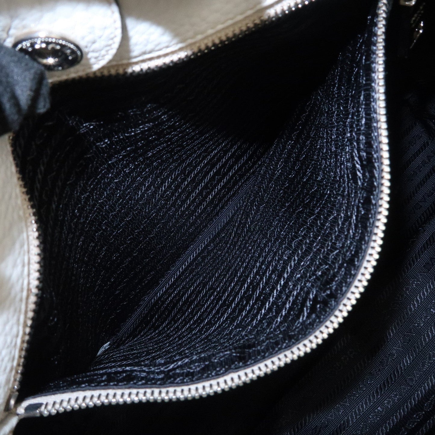 Prada Triangle Logo Leather Shoulder Bag White BR5124【Pre-order】