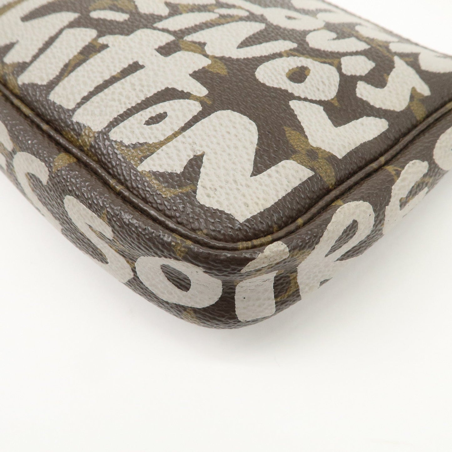 Louis Vuitton Monogram Graffiti Pochette Accessoires M92192【Pre-order】