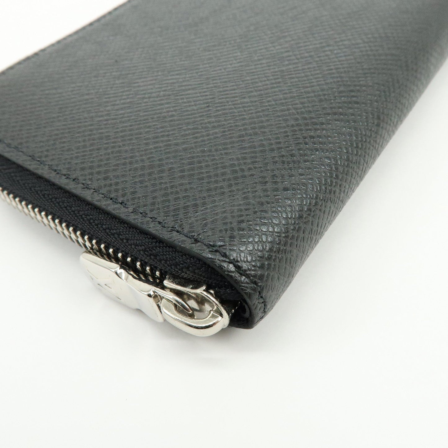 Louis Vuitton Taiga Vertical Round Zippy Wallet Ardoise M30503【Pre-order】