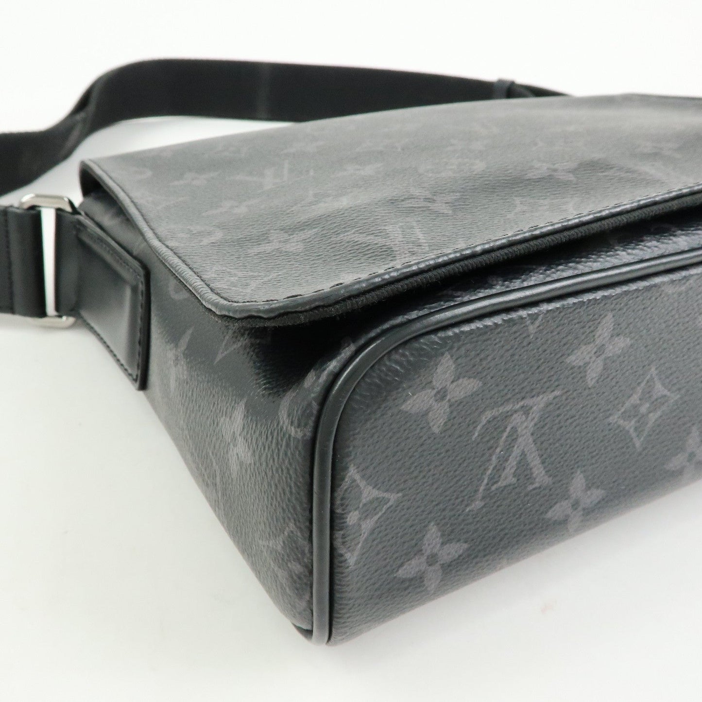 Louis Vuitton Monogram Eclipse District PM Crossbody Bag M44000【Pre-order】