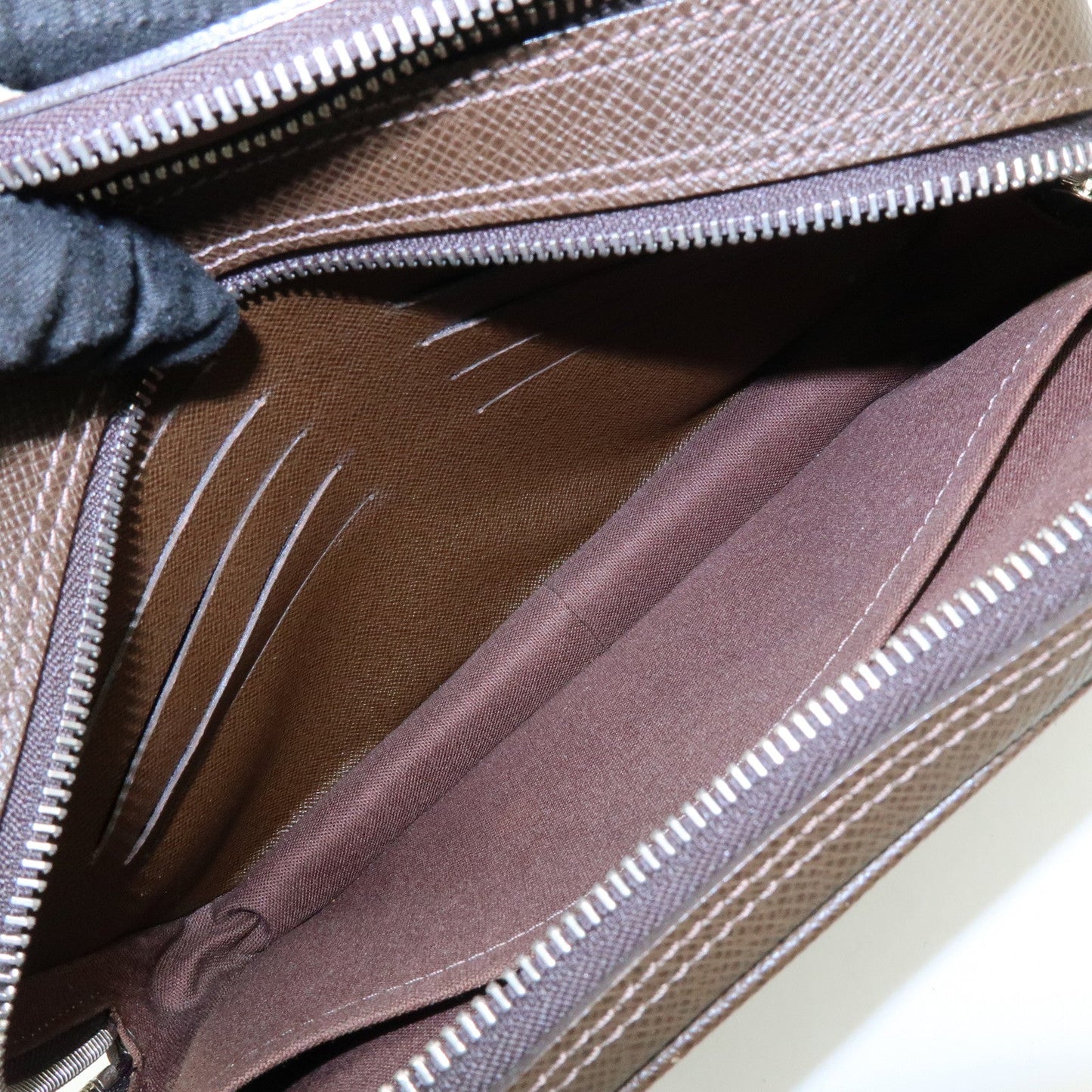 Louis Vuitton Taiga Neo Pavel Clultch Bag Grizzly M31148【Pre-order】