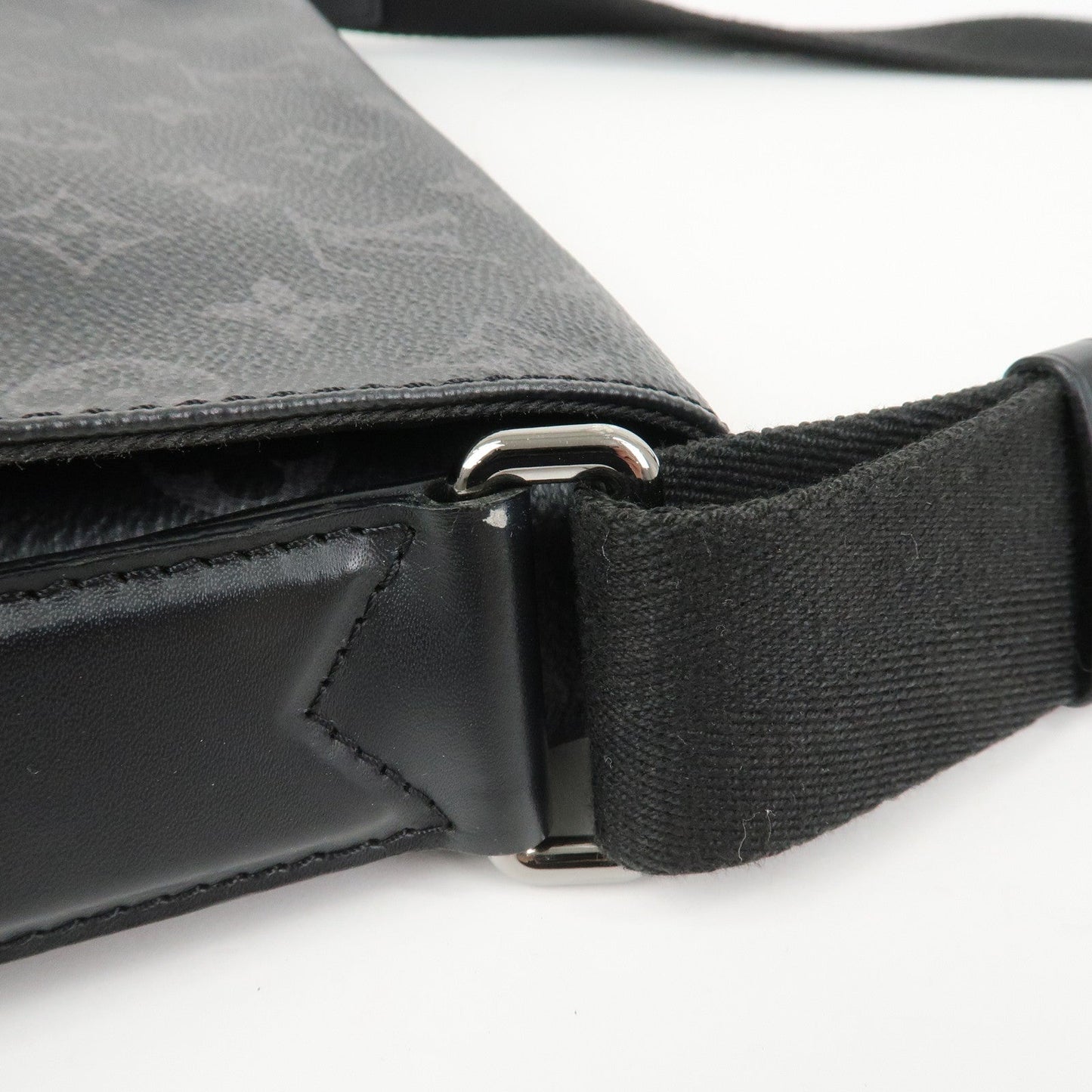 Louis Vuitton Monogram Eclipse District PM Crossbody Bag M44000【Pre-order】