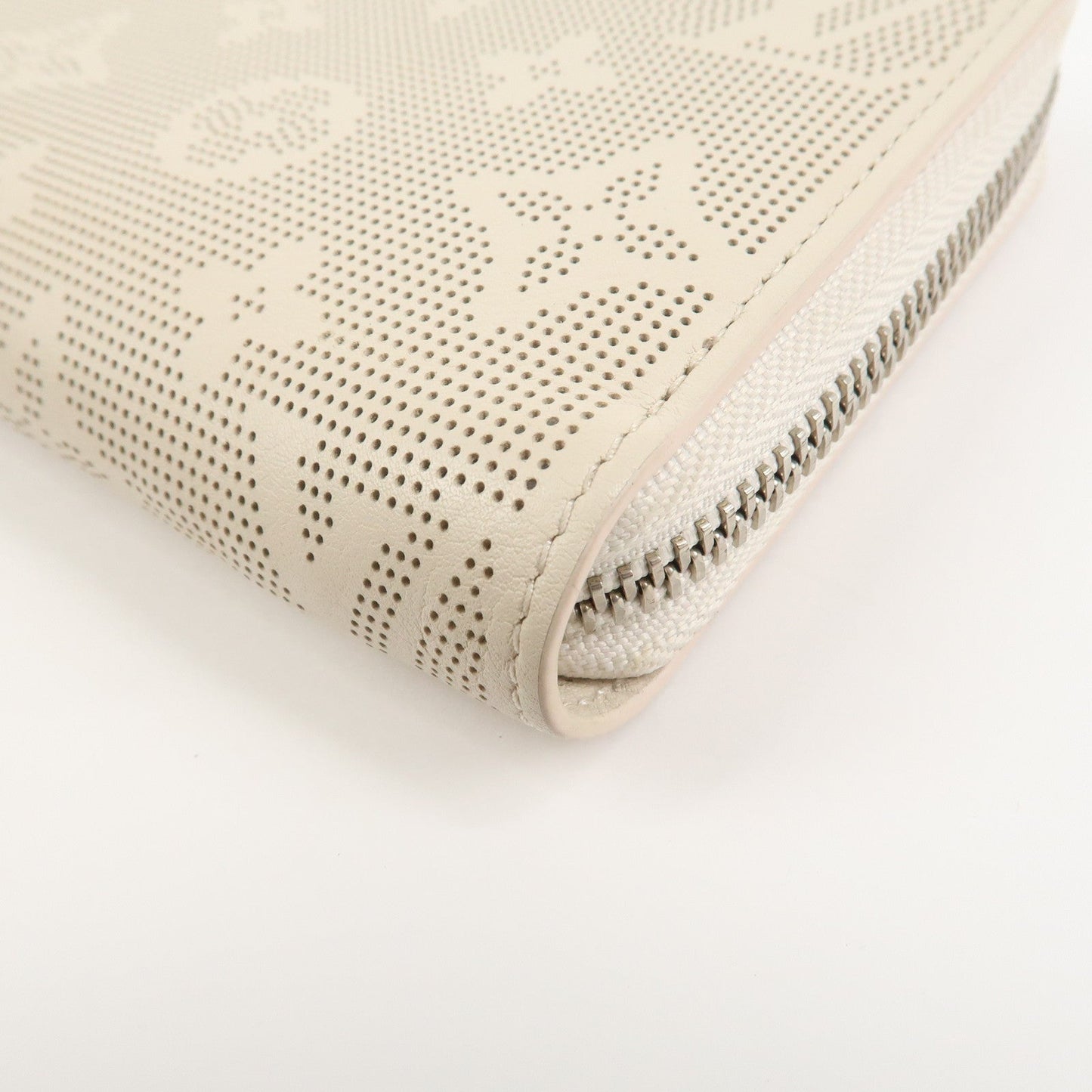 Louis Vuitton Monogram Mahina Reverse Round Zippy Wallet M83029【Pre-order】