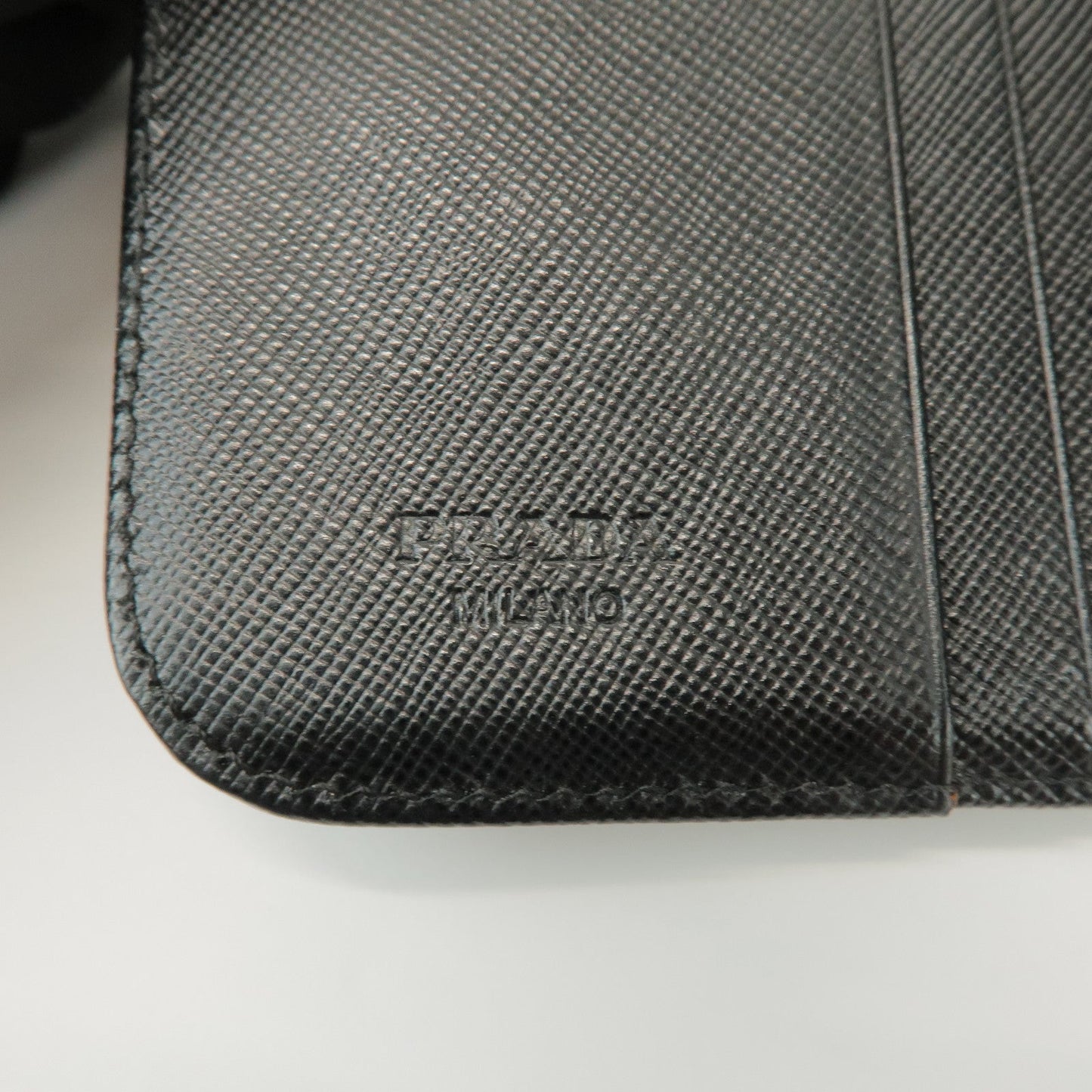 Prada Logo Leather Round Zippy Bi-fold Wallet Black 1ML522【Pre-order】