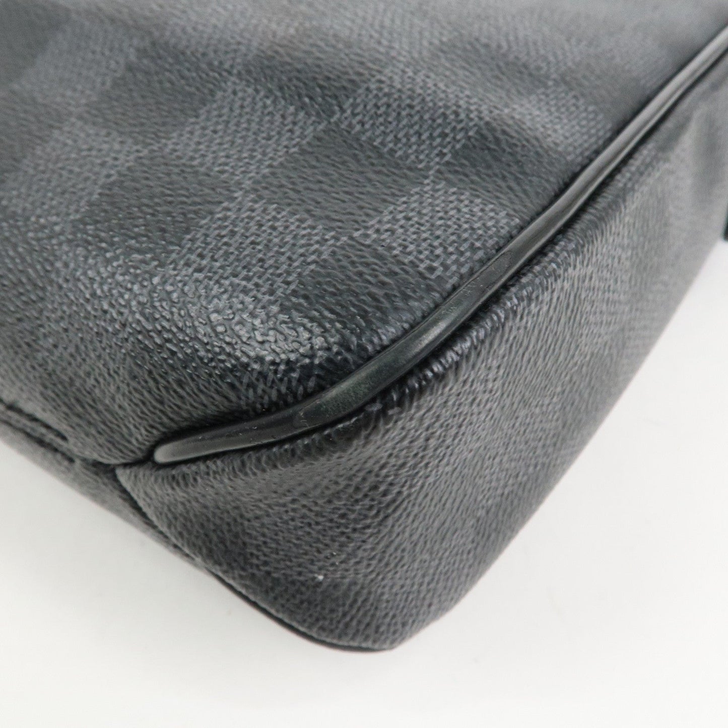 Louis Vuitton Damier Graphite District PM Shoulder Bag Noir N41260【Pre-order】