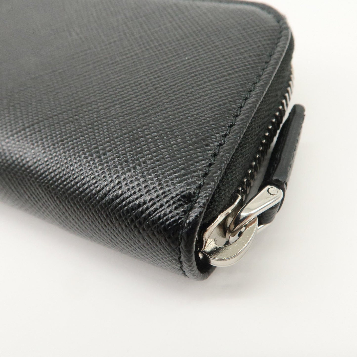 Prada Saffiano Leather Round Zippy Key Case Black 2PG604 Used【Pre-order】