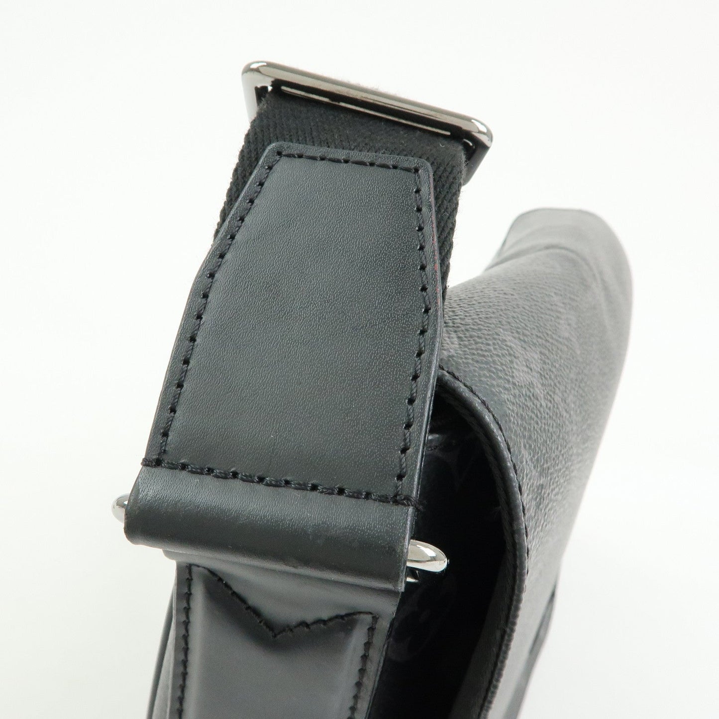 Louis Vuitton Monogram Eclipse District PM Crossbody Bag M44000【Pre-order】