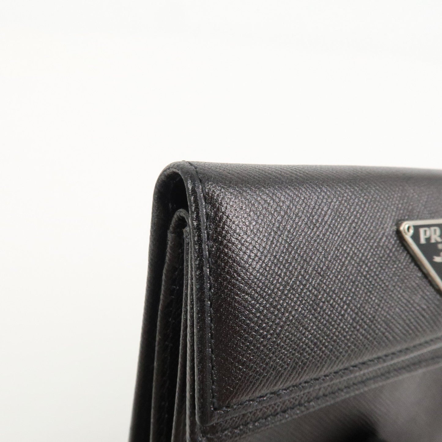 Prada Triangle Logo Saffiano Leather Compact Wallet Black M53X【Pre-order】