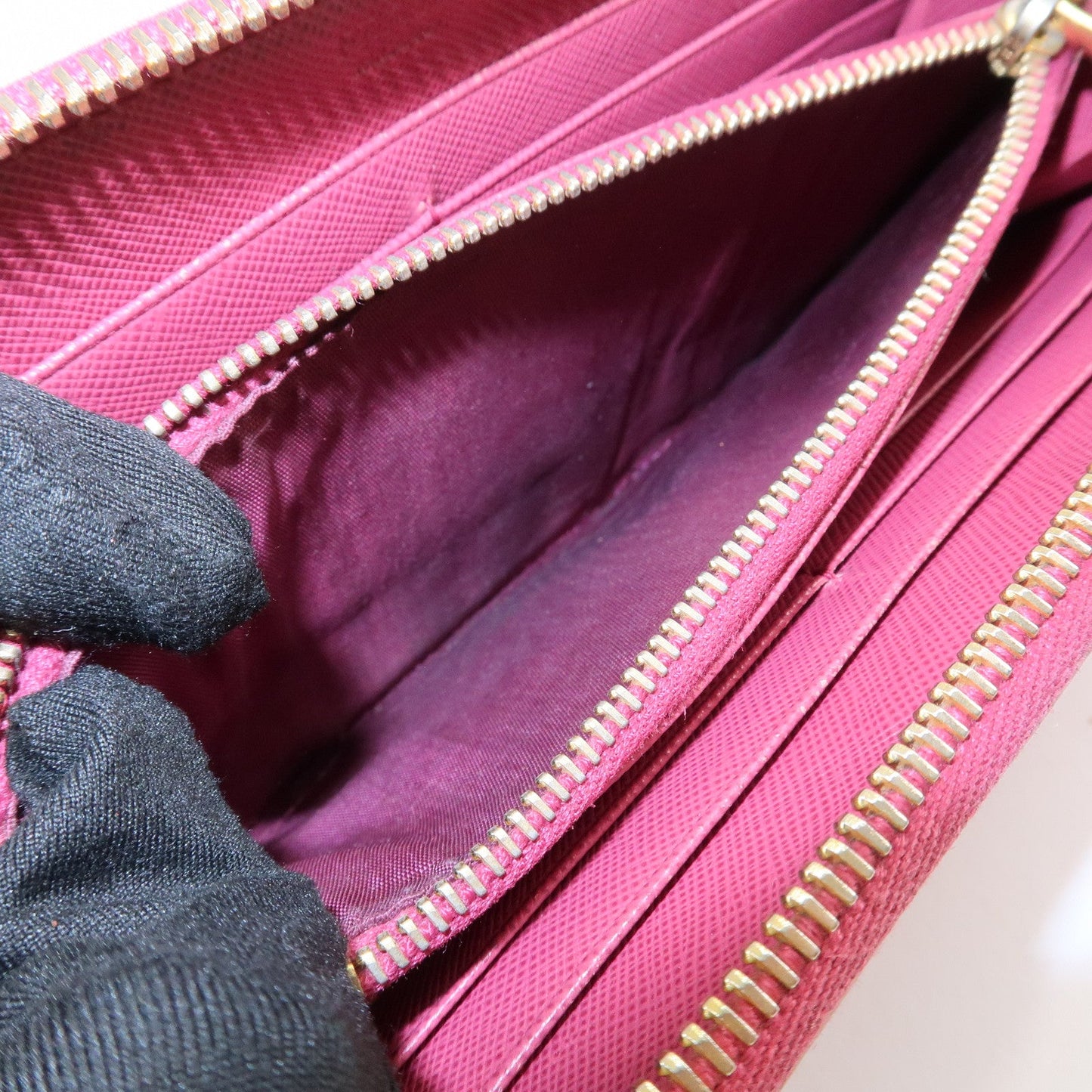 Prada Logo Saffiano Leather Round Zippy Long Wallet Pink 1M0506 Used【Pre-order】