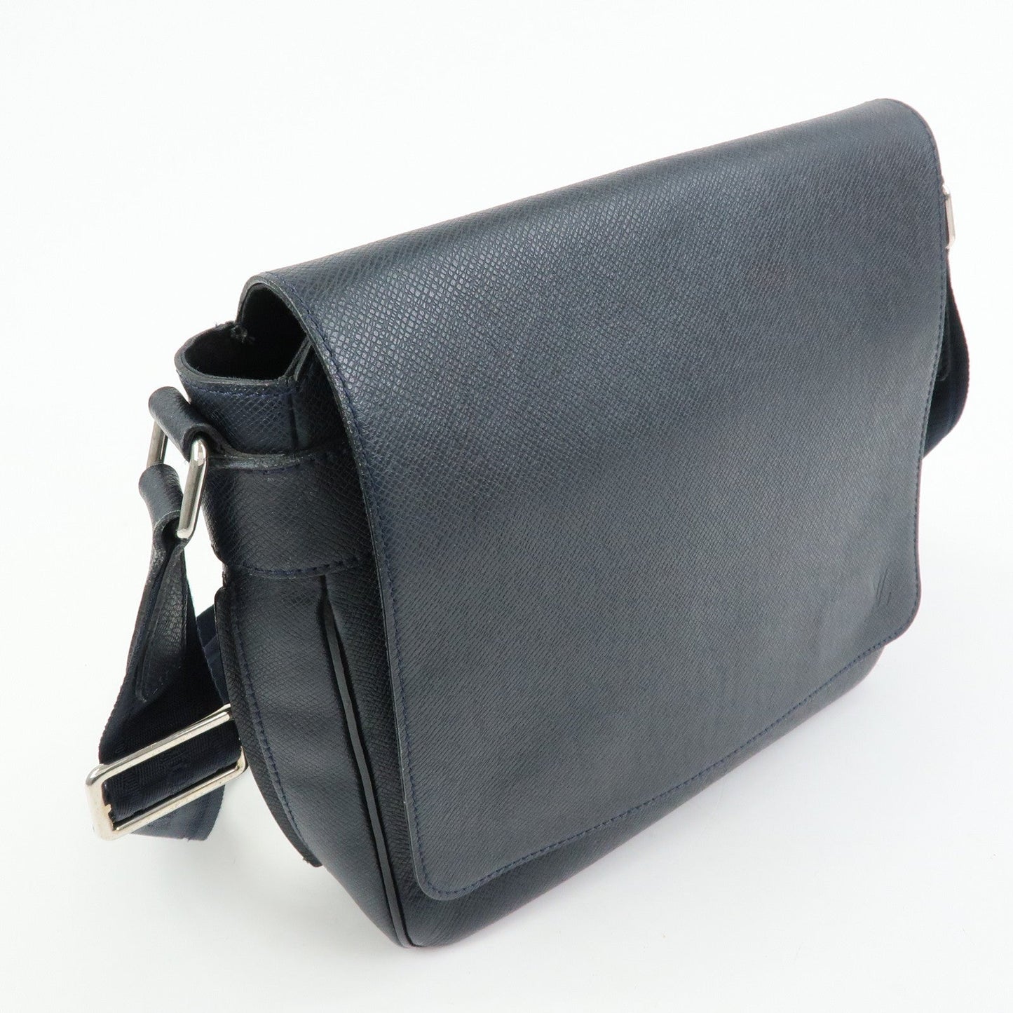 Louis Vuitton Taiga Leather Shoulder Crossbody Bag Boreal M32632【Pre-order】
