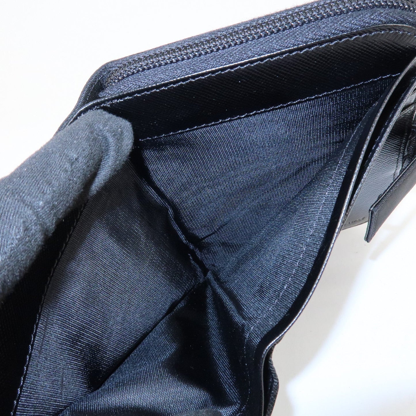 Prada Nylon Saffiano Leather Bi-fold Round zippy Wallet Black Used【Pre-order】