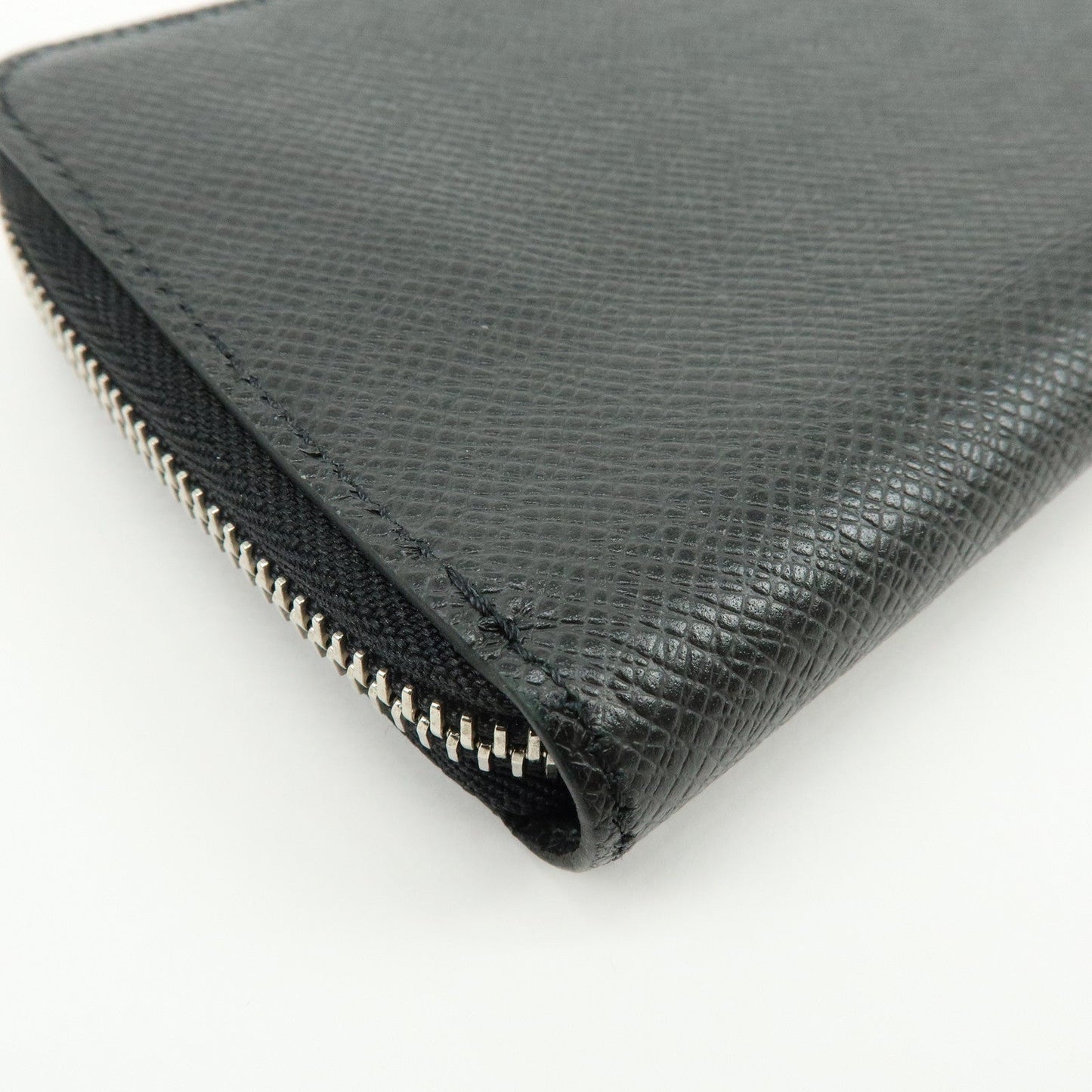 Louis Vuitton Taiga Vertical Round Zippy Wallet Ardoise M30503【Pre-order】