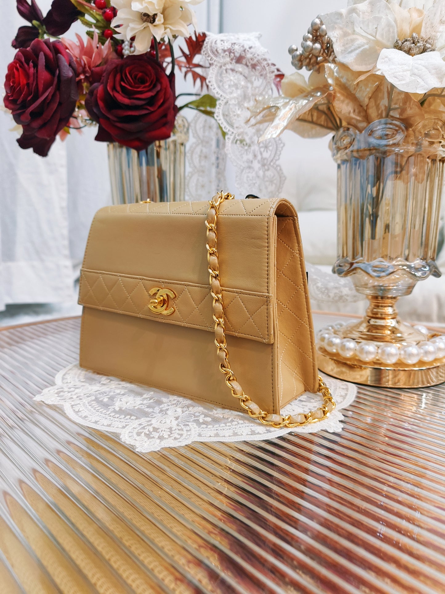 Chanel 米色梯型斜背包