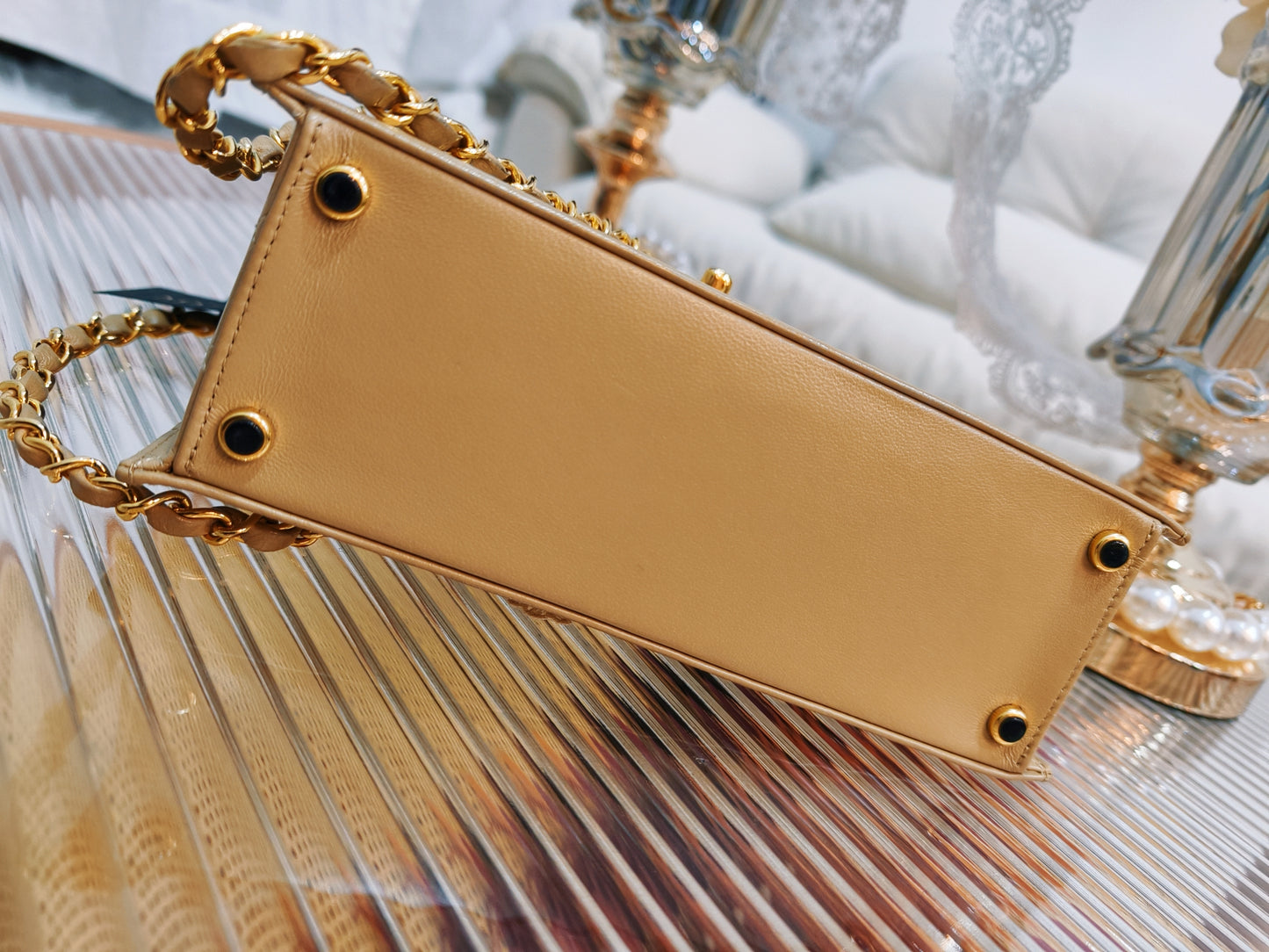 Chanel 米色梯型斜背包