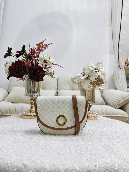 Celine Macadam crossbody Bag 白花半月 **稀有**