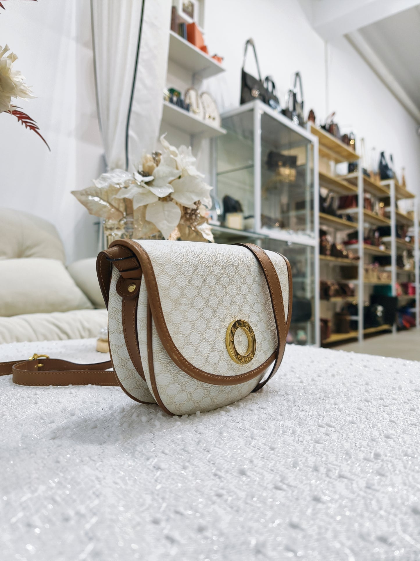 Celine Macadam crossbody Bag 白花半月 **稀有**
