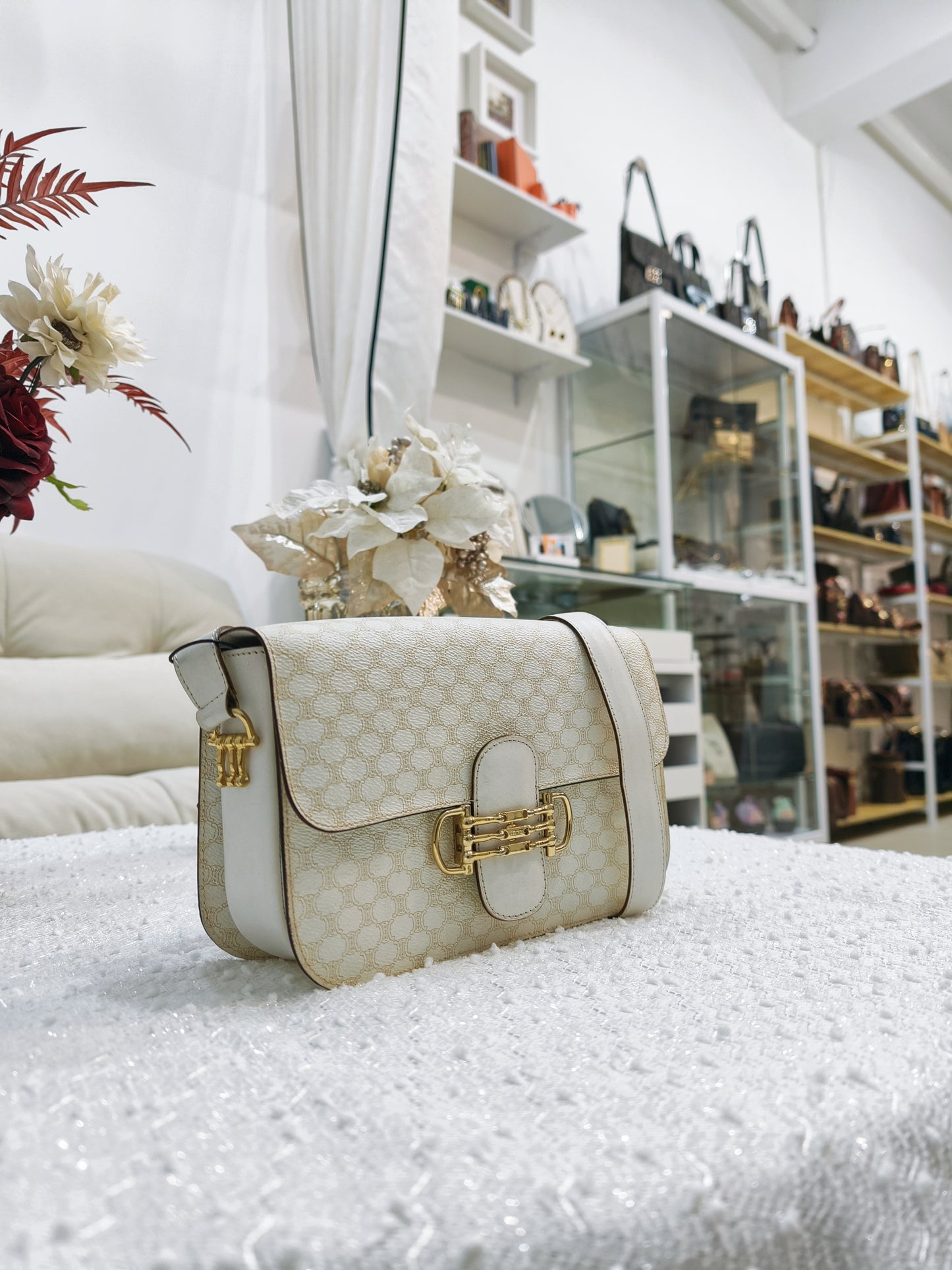 Celine Macadam crossbody Bag 白花 **稀有**